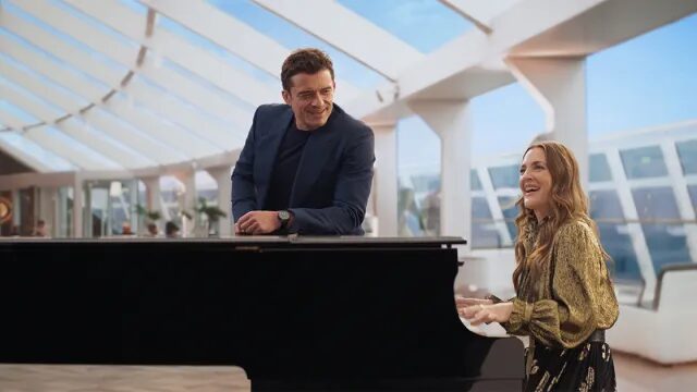 Orlando Bloom and Drew Barrymore starring in superbowl commercial